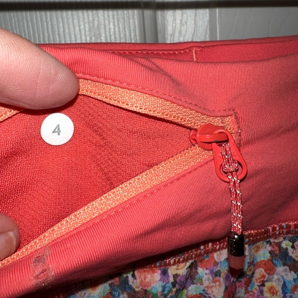 Lululemon 🍋 Run Speed Shorts 4-way Stretch
Prism Petal Size 4 - Picture 12 of 13